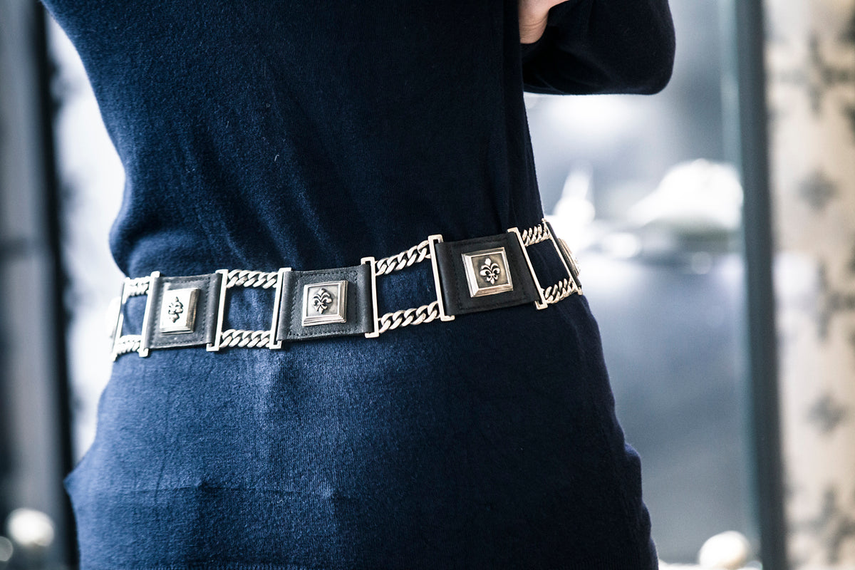 Silver Lily Conchas Belt with Chains and Elfin Care´s with LILY