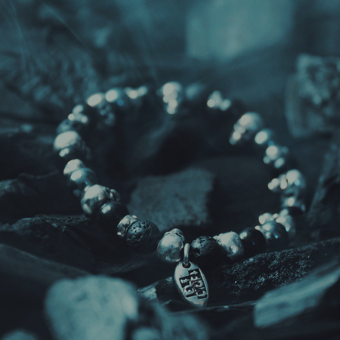 Silberarmband mit Perlen und SKULLS ROW und Lily Lock