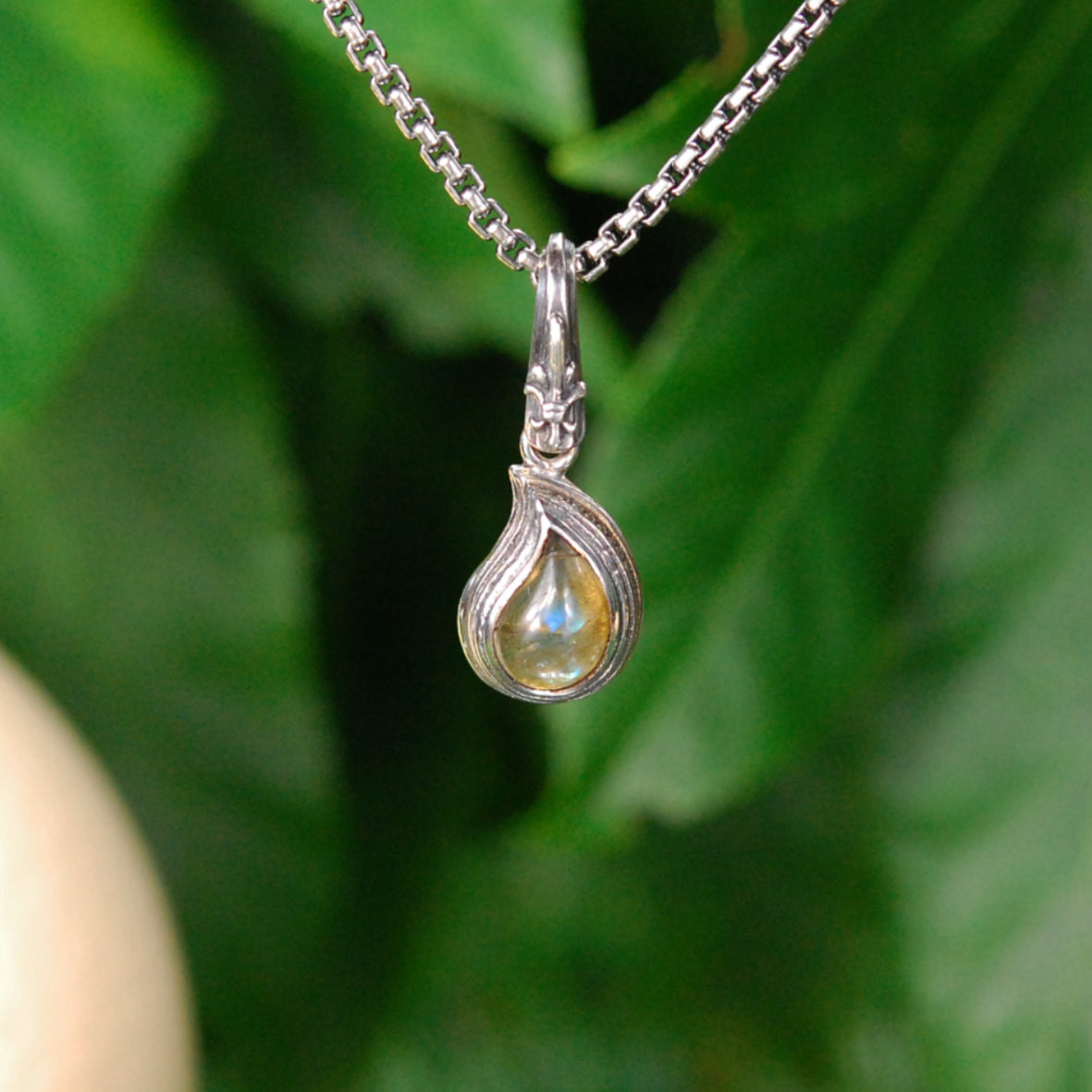 Silver Pendant PAISLEY S with Labradorite