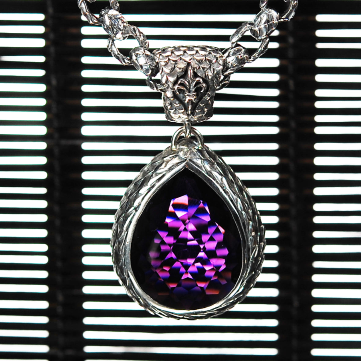 Silver Pendant Drop L DRAGON SCALES