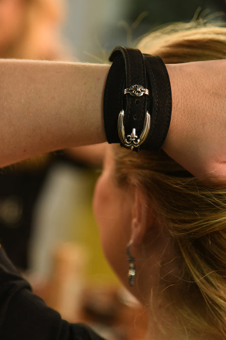 Silbernes Lederarmband mit Lily-Schnalle und dreifacher Umwicklung mit Searay