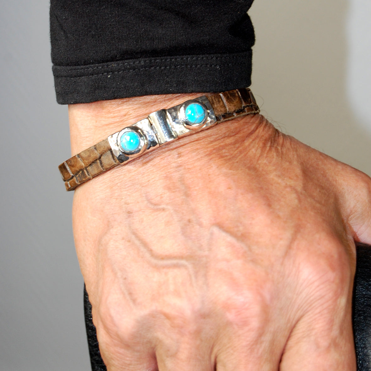 Silver Leather Bracelet Hammered Jointlock Round Turquoise 10